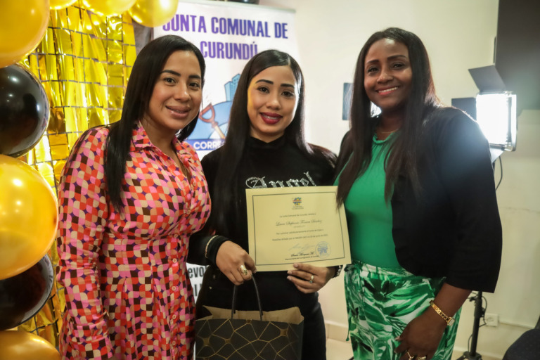 DIPRED e INADEH certifican a 20 jóvenes en el curso de diseño de cejas y pestañas en Curundú