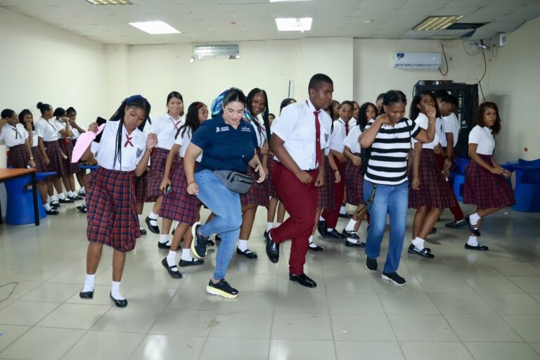 DIPRED realiza exitosa jornada del Break DIPRED en Colón, beneficiando a más de 200 estudiantes