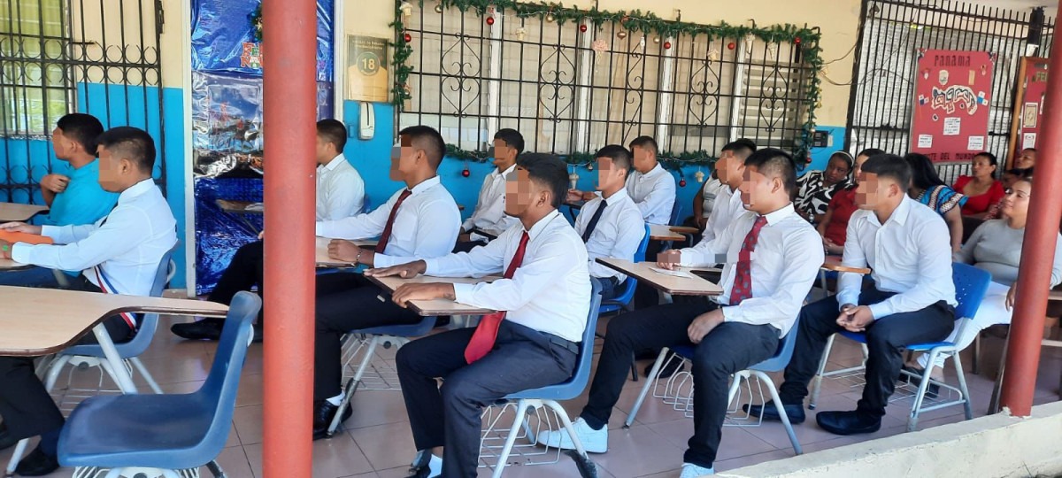 Jóvenes del centro Aurelio Granados Hijo se gradúan